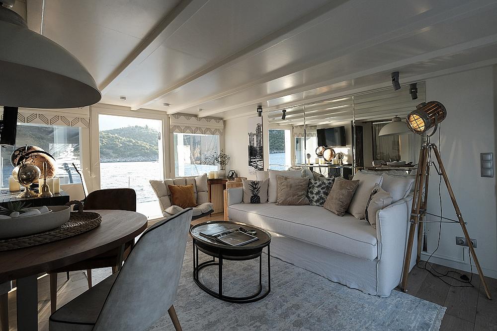 Luxury yacht charters in Greece