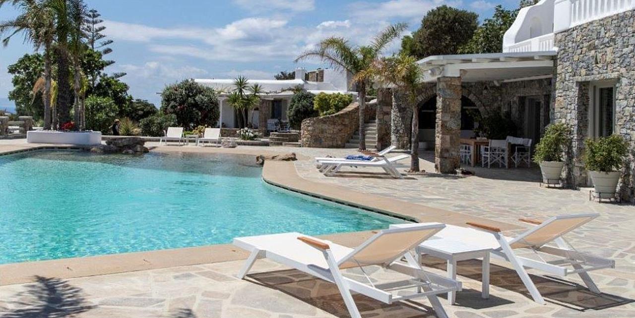 Villa Foinikas
