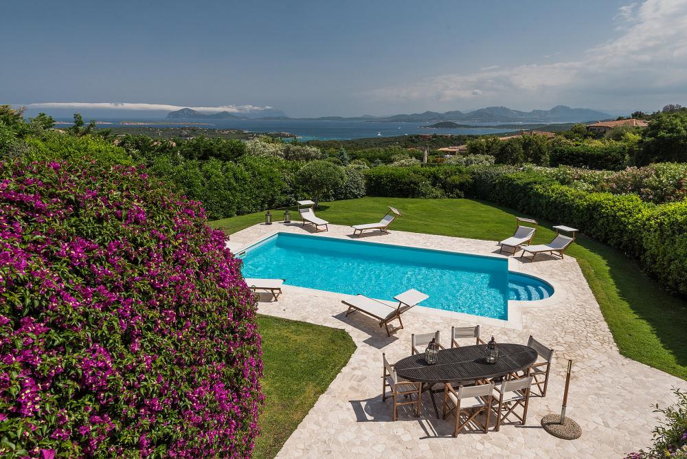 Sardinia, Italy - 6 Bedroom Villa Volpe Sardinia, Italy - 6 Bedroom Villa Volpe