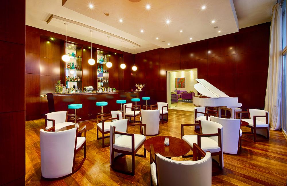 Eden Roc Cap Cana Boutique Suites, Villas & Beach Club Dominican Republic - Riva Bar Eden Roc Cap Cana Boutique Suites, Villas & Beach Club Dominican Republic