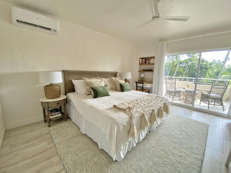 Glitter Bay 213 , Beachfront villas Barbados , Glitter Bay , Porters , St James , West Coast Barbados 