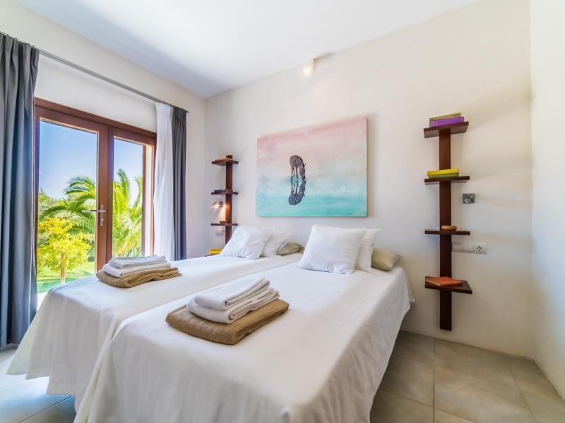 Son Sard , East , Son Severa 