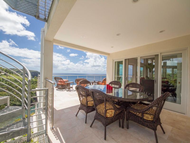 Trou Rolland , Marigot Bay 