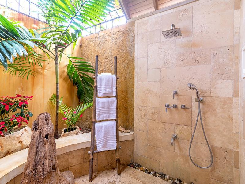 Hidden Bay by the Sea , Runaway Bay 