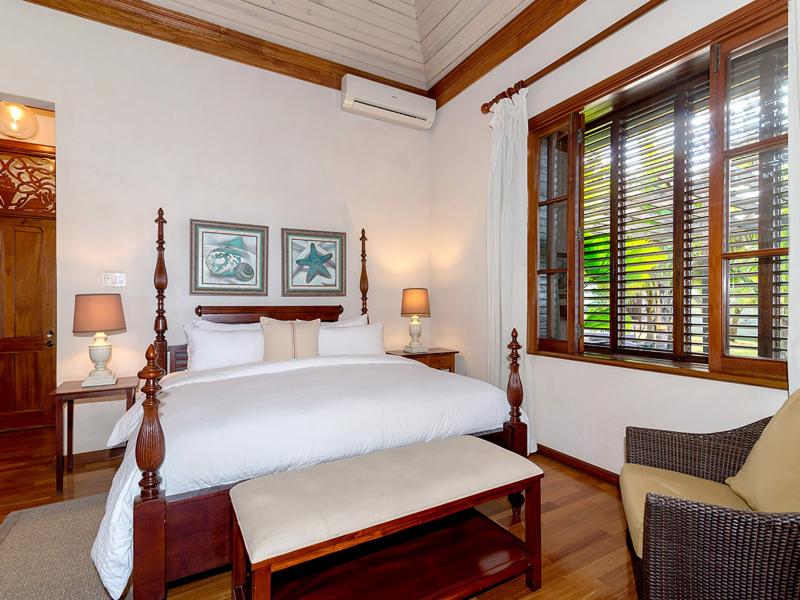 Hidden Bay by the Sea , Runaway Bay 