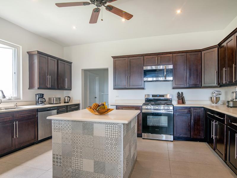 BougainVilla, Spring Farm , Montego Bay 