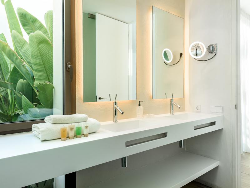 Villa Eclipse , East 