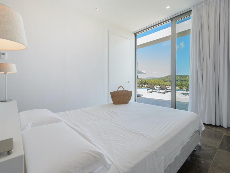 Villa Minimal , East , Roca Llisa 