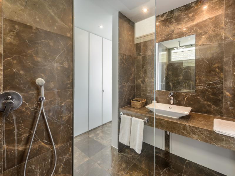 Villa Minimal , East , Roca Llisa 