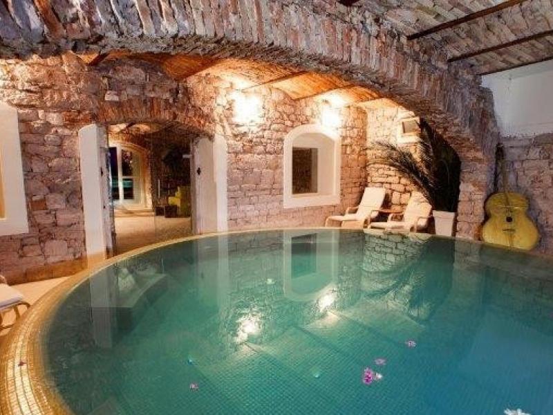 Villa Jelsa Palace , Islands 