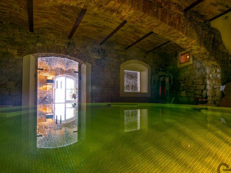 Villa Jelsa Palace , Islands 