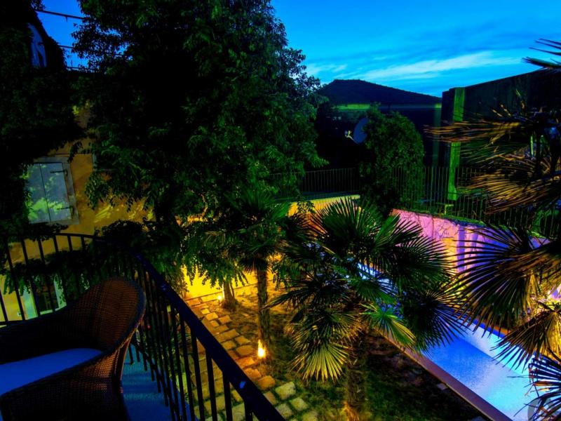 Villa Jelsa Palace , Islands 