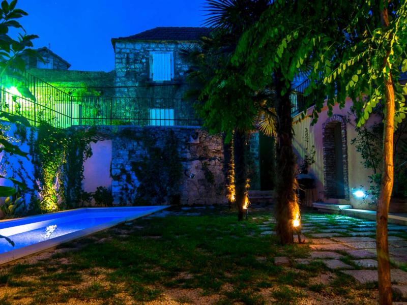 Villa Jelsa Palace , Islands 