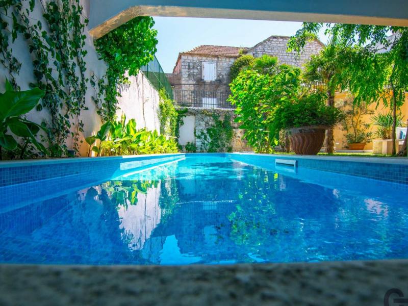 Villa Jelsa Palace , Islands 