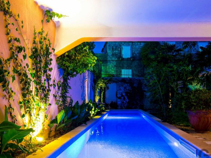 Villa Jelsa Palace , Islands 