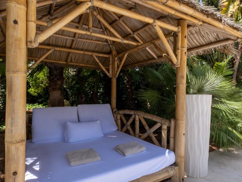 Villa Zola , Roca Llisa 