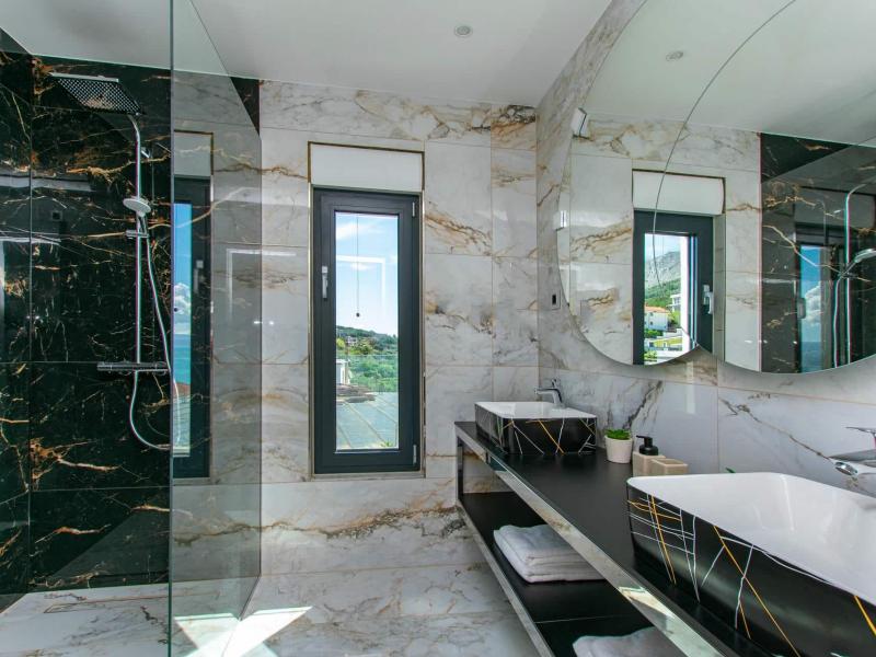 Villa Grande Divina , 