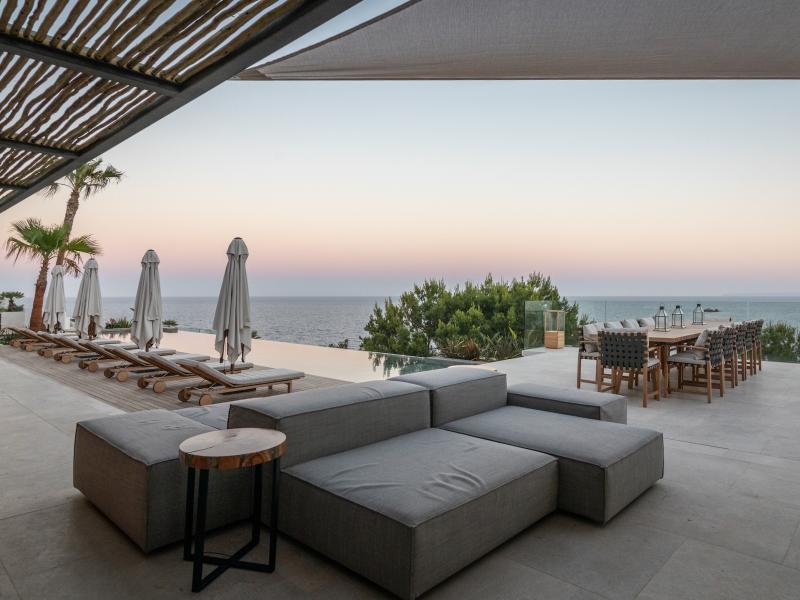 Villa Nereo , East , Roca Llisa 