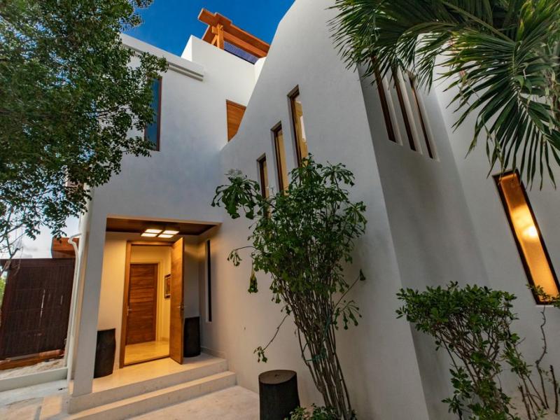 Beach Cake , Grace Bay , Turtle Cove 