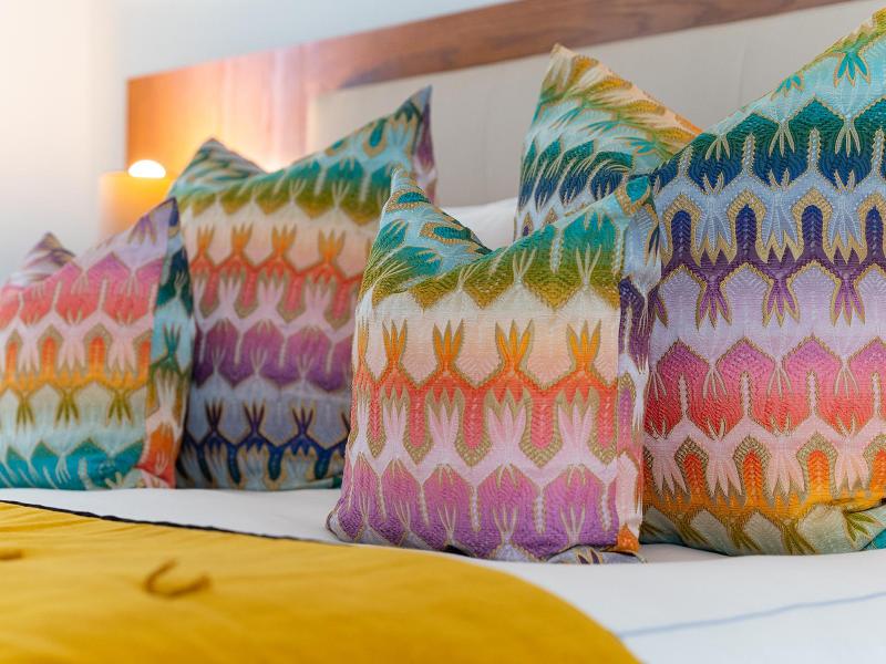 Celestial Anguilla , West End 