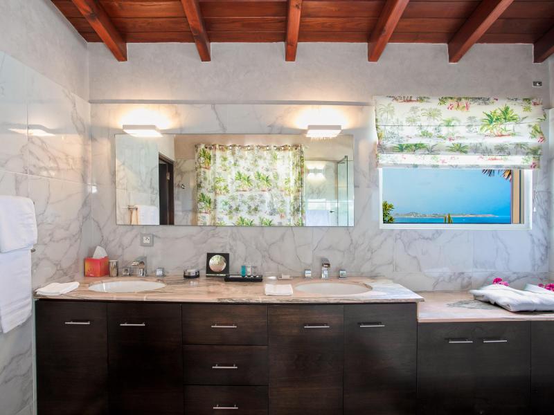 Dream in Blue , Happy Bay 