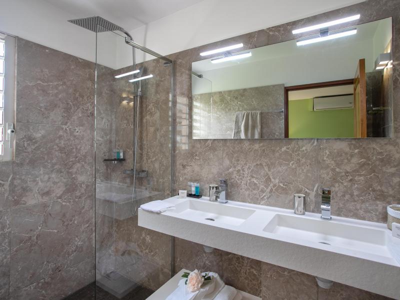 Dream in Blue , Happy Bay 