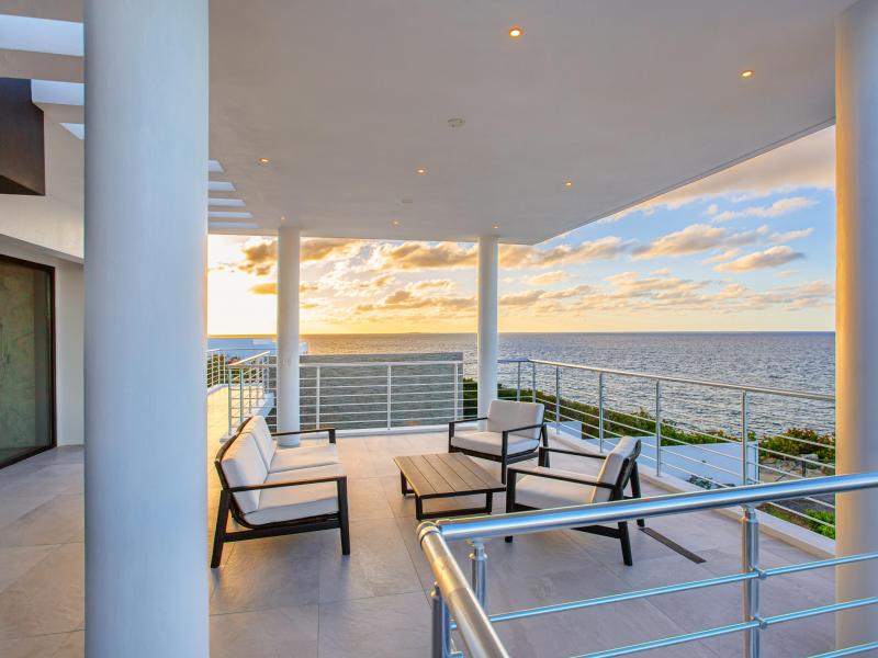 Le Rêve Bleu , Little Bay 