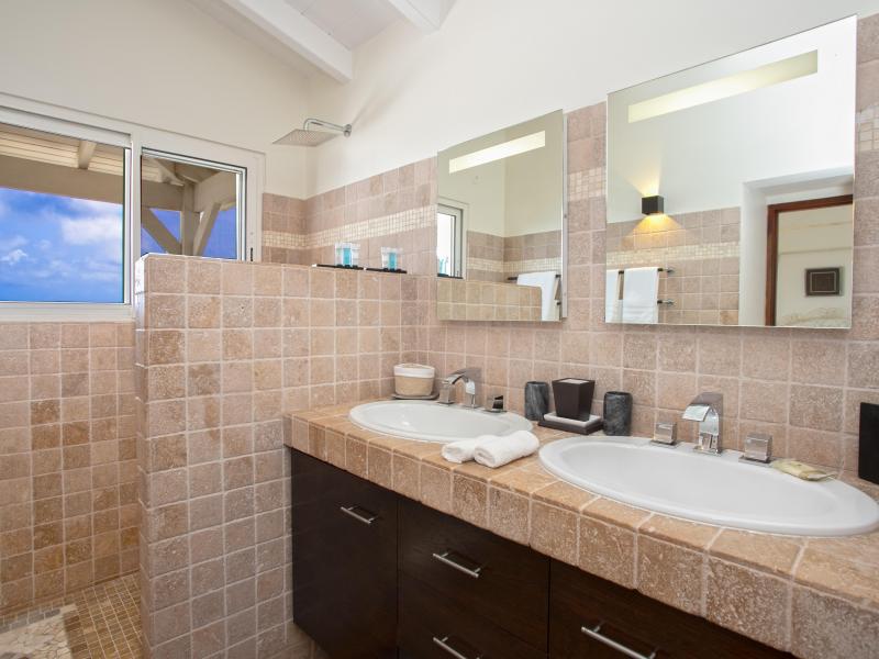 Dream in Blue , Happy Bay 