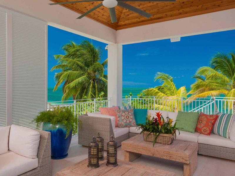 Kaia Kamina , Cayman Kai 