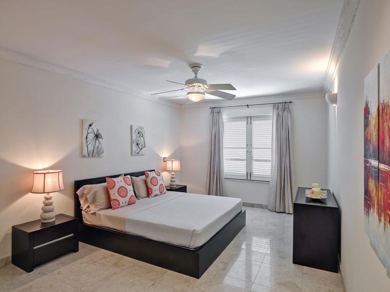 Waterside 303 , Beachfront villas Barbados , Paynes Bay , St James , Waterfront villas Barbados , West Coast Barbados 