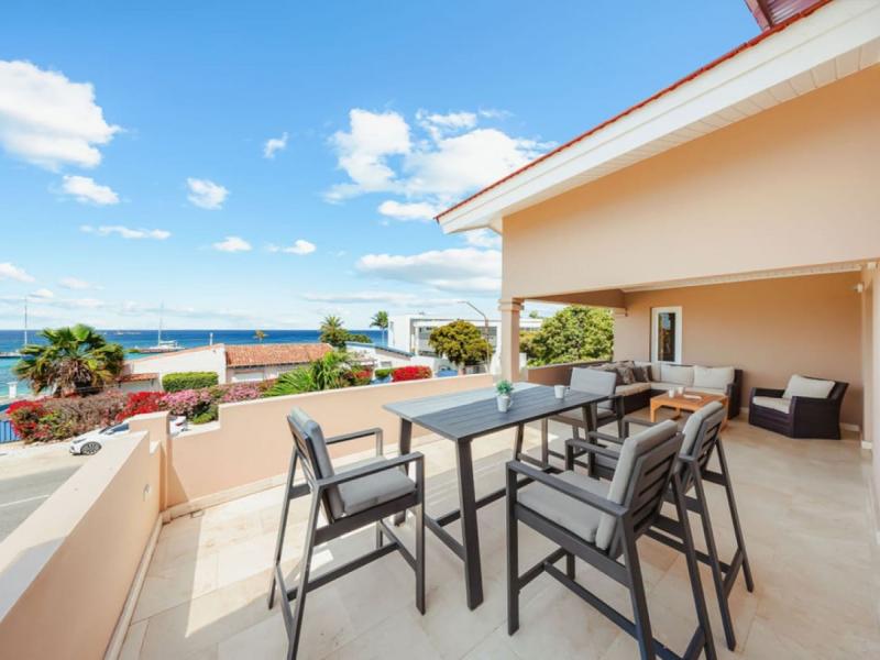 Catalina Beach House , 