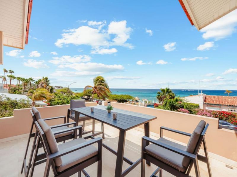 Catalina Beach House , 