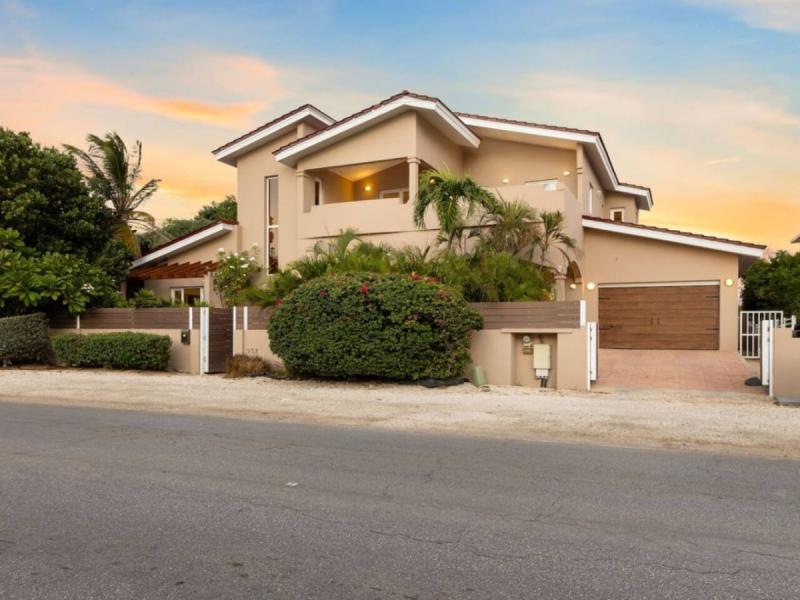 Catalina Beach House , 