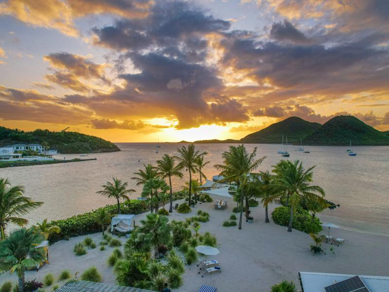 Palm One , Jolly Harbour 