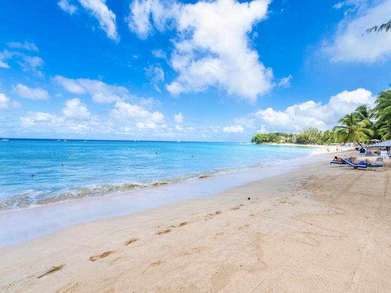 Old Trees Sea Breeze 204 , Beachfront villas Barbados , Old Trees , Paynes Bay , St James , West Coast Barbados 