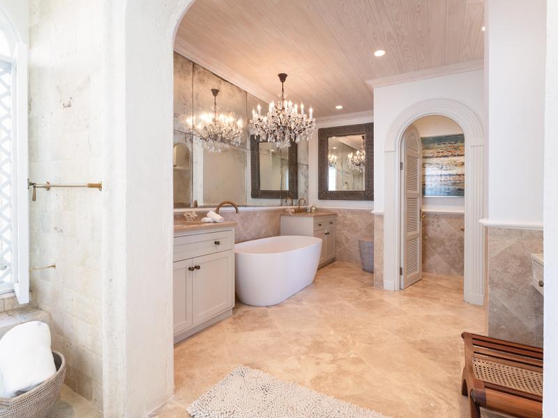 Old Trees Sea Breeze 204 , Beachfront villas Barbados , Old Trees , Paynes Bay , St James , West Coast Barbados 