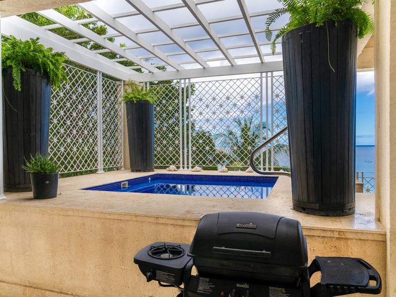 Smugglers Cove Penthouse Apartment 7 , Beachfront villas Barbados , Paynes Bay , St James , West Coast Barbados 