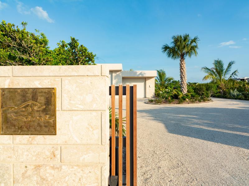 Dune House - Beachfront , Providenciales 