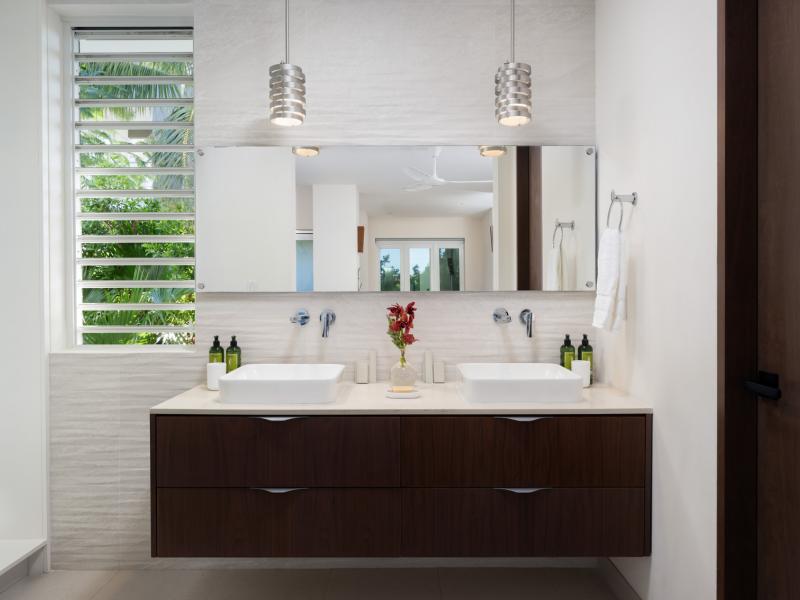 Goldfinger Villa - Beachfront , Long Bay 