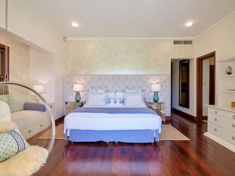 Big Blue Ocean Villa , Charlstown 