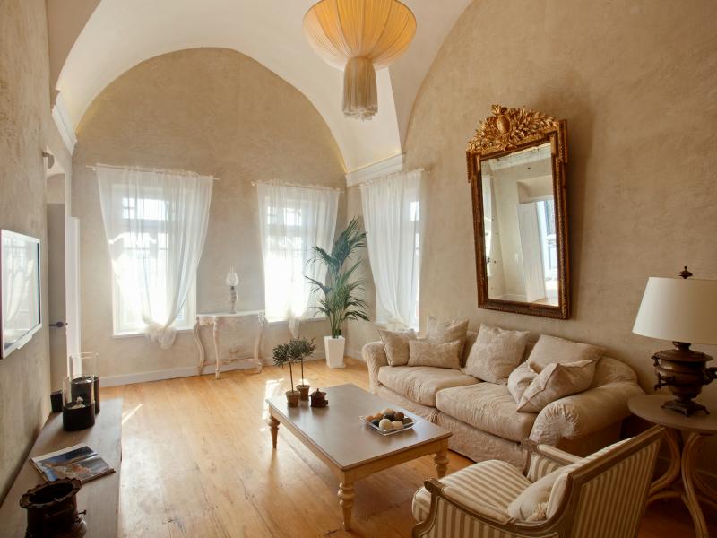 Oia Mansion , Santorini 