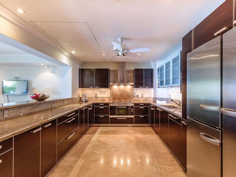 Sandy Cove 201 - Beachfront Paradise , Beachfront villas Barbados , Sandy Cove , St James , West Coast Barbados 