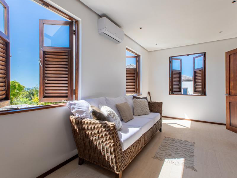 Sundeck House , St James 