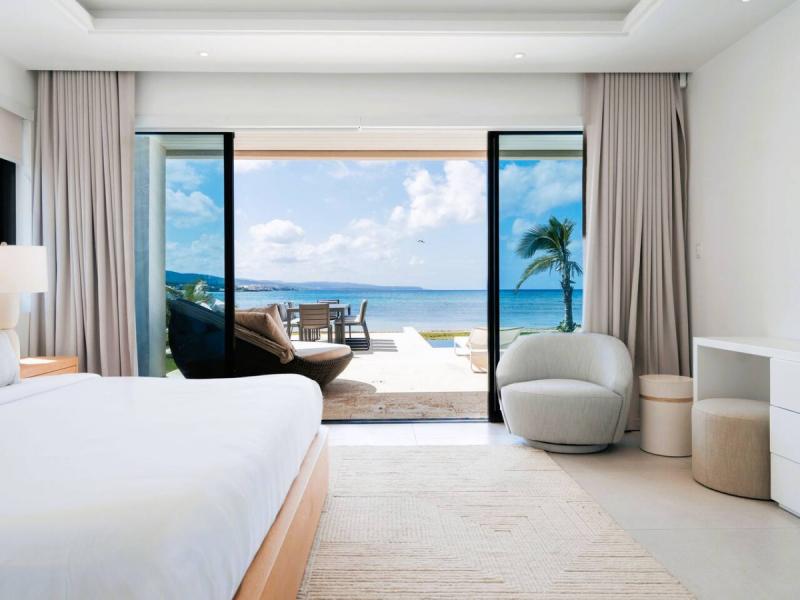 Villa Avalon Palm Beach on Runaway Bay , Runaway Bay 