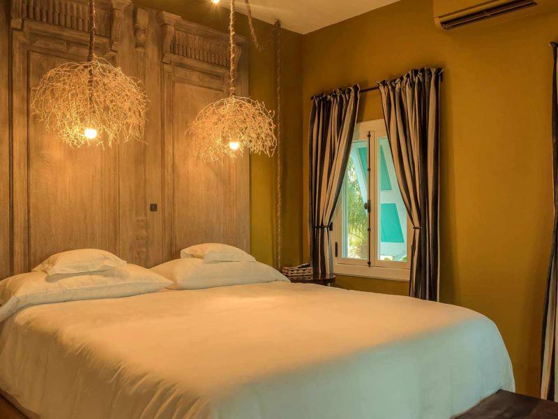 Tigh-na-Mara , Elsie Bay 