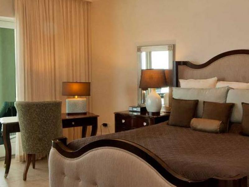 The Caribbean Club , Seven Mile Beach 