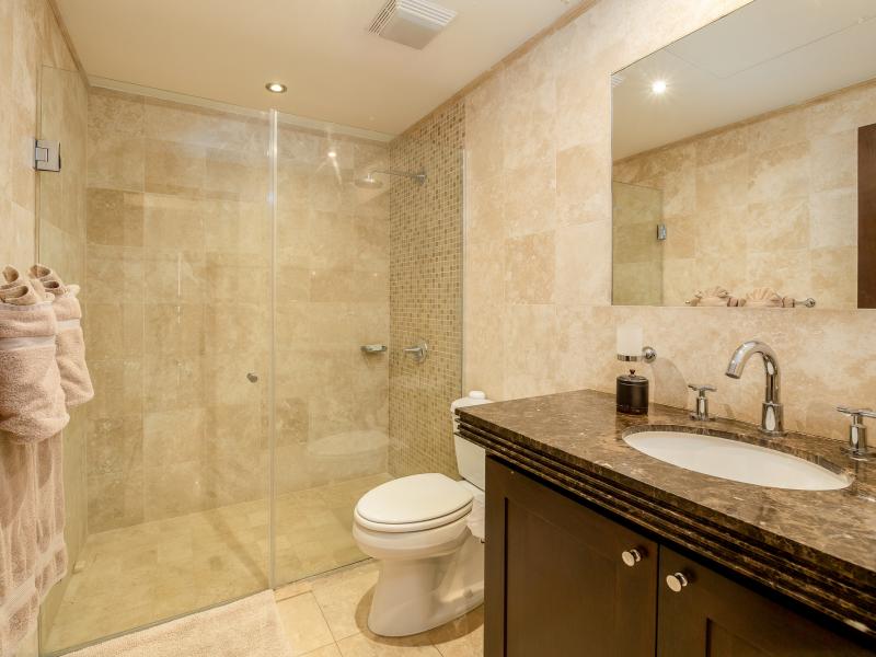 Coral Cove 5 - Shutters , Beachfront villas Barbados , Coral Cove , Paynes Bay , St James , West Coast Barbados 