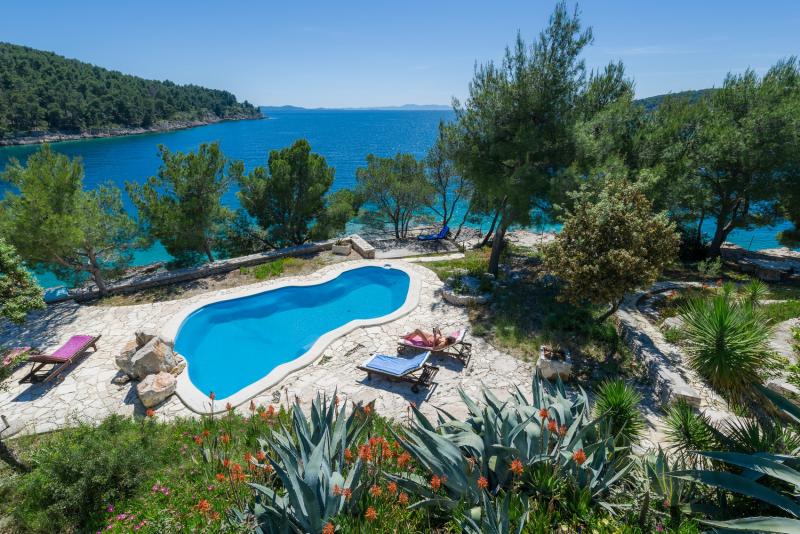 Villa Olive Bay