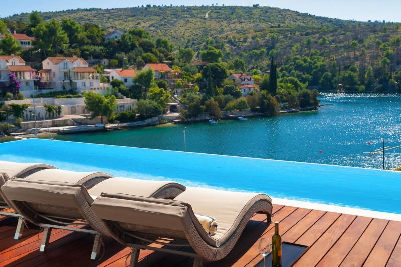 Villa Infinity